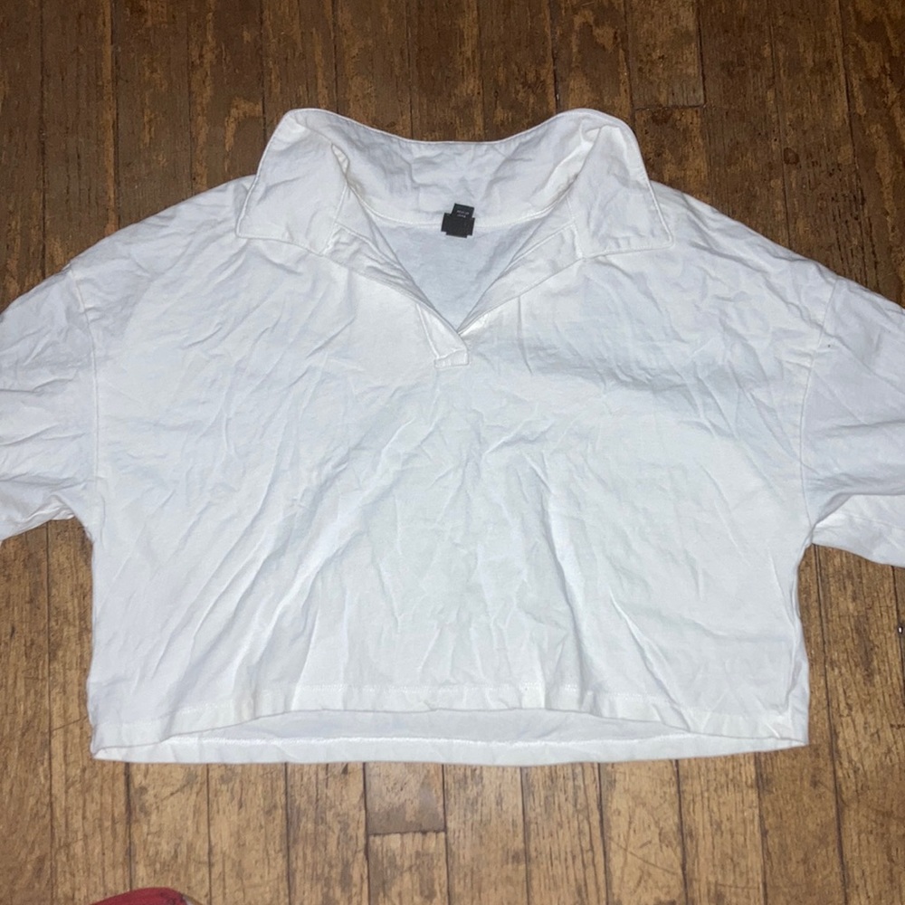 loose cropped white collar t shirt